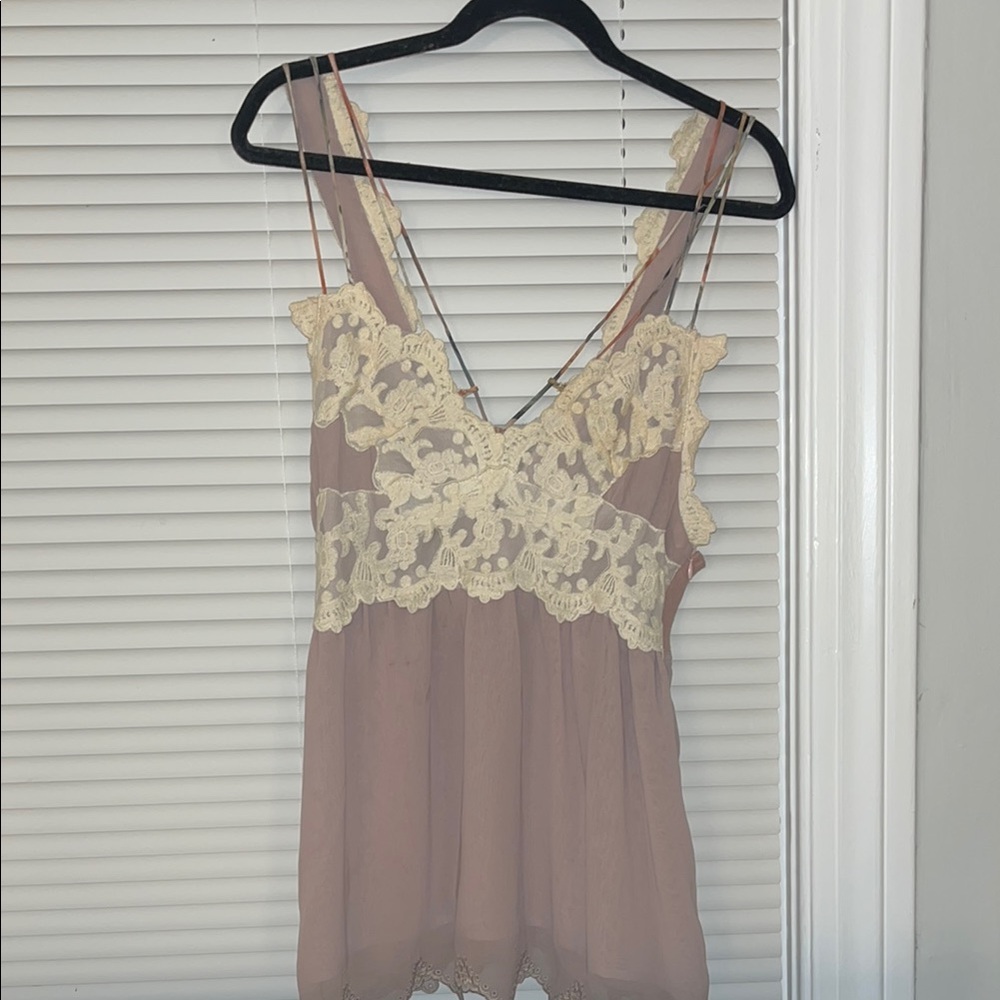 Lace Trimmed Tank Top in Mauve and Cream